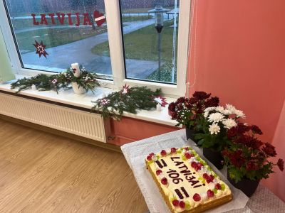 PII svin Latvijas dzimšanas dienu