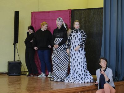 Skolas somas nodarbība Fotogrāfija un performance