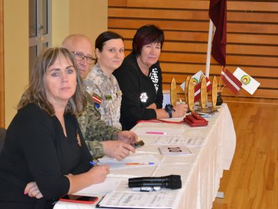 Žūrija 4.-6.klašu ierindas skatē