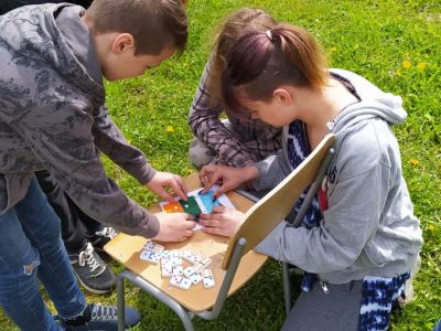 Zināšanas liekam lietā praktiskā darbībā.
