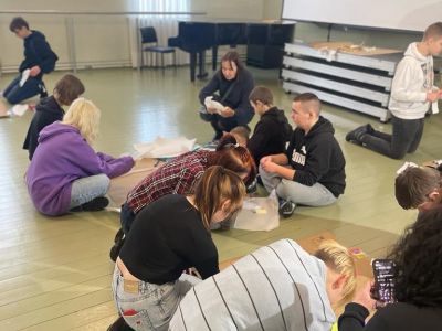 Skolēni iepazīstas ar JAK Komunikācijas dizaina programmu