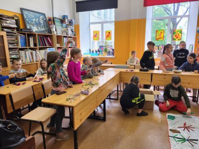 Zināšanas liekam lietā praktiskā darbībā.