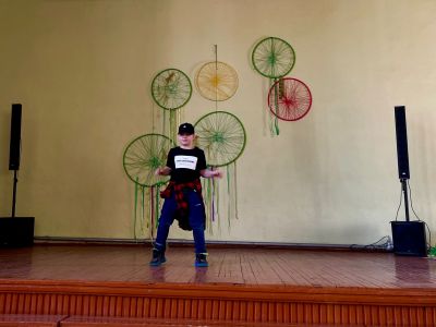 Talantu konkursā Timurs 2.a uzstājās ar deju