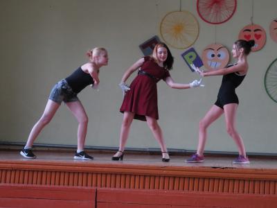 Sintija, Megija, Kitija 7.b klase