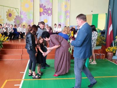 Sveicam pirmklasniekus un viņu vecākus