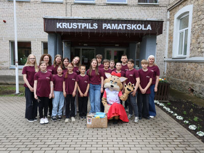 6.a un 6.b klase piedalījās Jēkabpils novada veselīgās aktivitātes video kampaņā un  saņēma Jēkabpils Lūsijas sarūpēto veselīgo gardumu kasti, kopā ar  audzinatajam I.Tomiņu-Stari, S.Stiebriņu.
