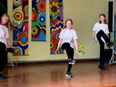 6.klases dejotājas