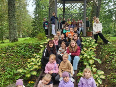 Skolēni apmeklēja arī Zasas parku