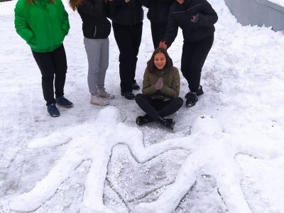 Sniega skulptūru veidošana