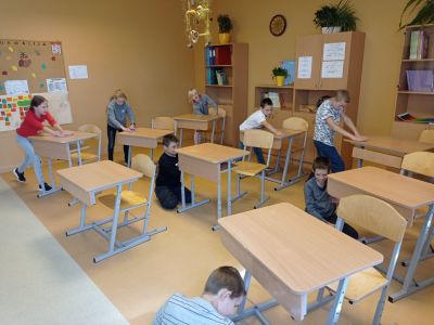 3.a klase spodrināja gan klasi, gan skolas telpas