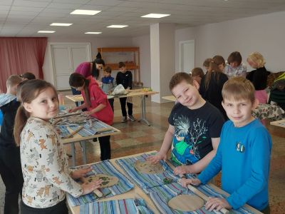 3.a klase apmeklē nodarbību- Māla stāsti: no idejas līdz mākslas darbam