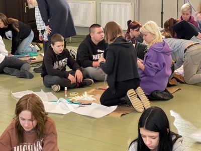 Skolēni iepazīstas ar JAK Komunikācijas dizaina programmu