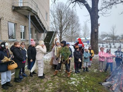 Tika aizbaidīti mošķi un arī ziema