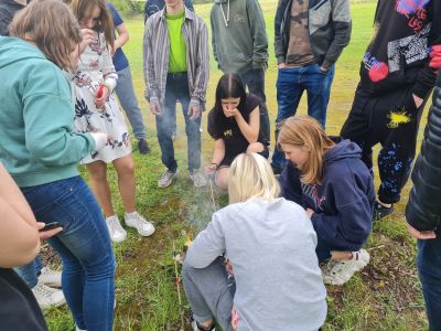 Zināšanas liekam lietā praktiskā darbībā.