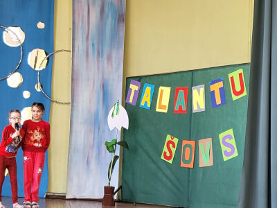 2.b klases skolnieces Keita Cvetkova un Gabriela Soroka