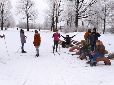 Ziemas priekus bauda 8.b klase
