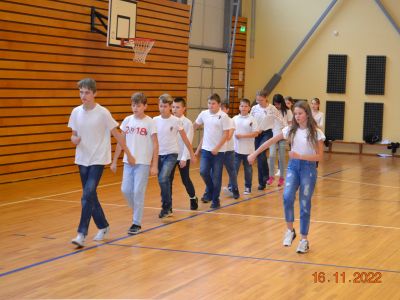 5.b klase ierindas skatē ieguva 3.vietu 4.-6.klašu grupā