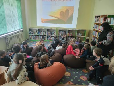 10.oktobrī 1.b, 2.b, 3.b iepazina bibliotekāra profesiju Variešu bibliotēka