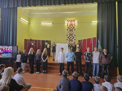 Skolu sveic 9.klase