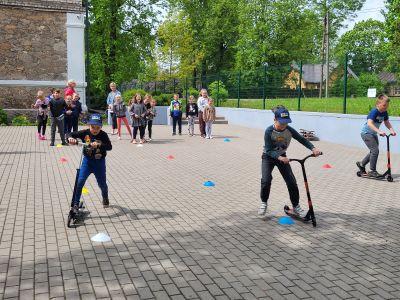 Zināšanas liekam lietā praktiskā darbībā.