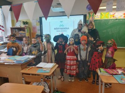 1.klase Mārtiņdienas masku parāde