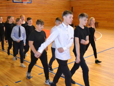 6. klase ieguva 1.vietu ierindas skatē 4.-6.klašu grupā
