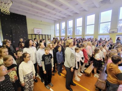 Kopīgi dziedam skolas himnu