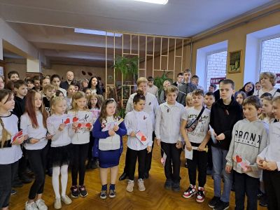 4.a klase sveic skolas kolektīvu svētkos