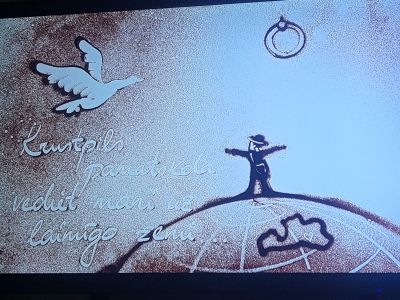Skolas somas pasākums Smilšu kino improvizācijas izrāde 