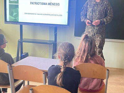 Skolēni tiekas ar Zemessardzes pārstavjiem
