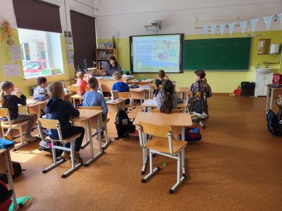 Zināšanas liekam lietā praktiskā darbībā.