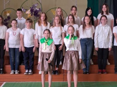 Uzstājas ansamblis Saulstariņš