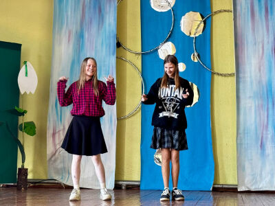 7.klases skolnieces Angelina Parfjonova, Adrija Sidorina
