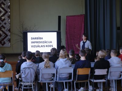 Skolas somas nodarbība Fotogrāfija un performance