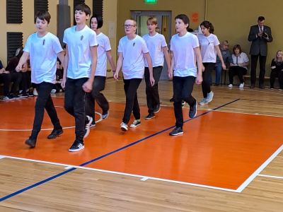 7.b klase izcīnīja 2.vietu Ierindas skatē 7.-9.klašu grupā