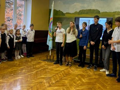 Apsveikums skolas kolektīvam no 8.b klases
