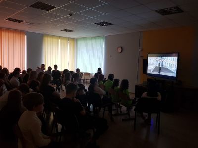 17.novembrī skolēni skatījās filmas Rīgas sargi un Vienīgā fotogrāfija, izmantojot Skolas somas piedāvājumu