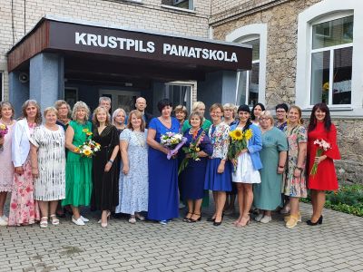 Krustpils pamatskolas skolotāju kolektīvs