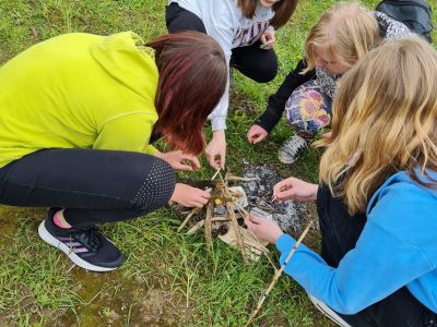 Zināšanas liekam lietā praktiskā darbībā.