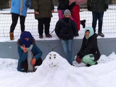 9.b klases sniega skulptūra