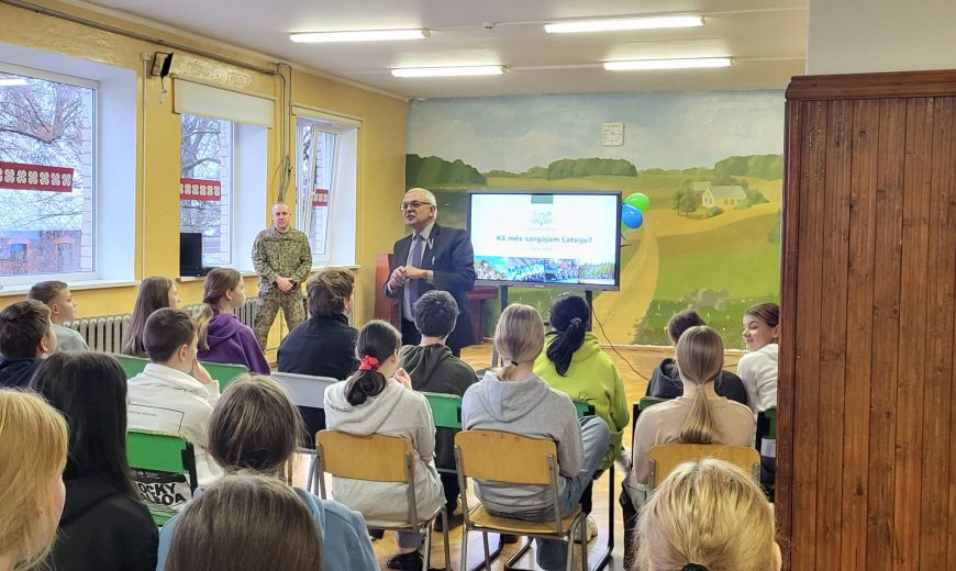 Krustpils pamatskolas skolēni tiekas ar Aizsardzības ministrijas pārstāvjiem