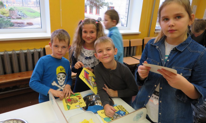 Krustpils pamatskolā viesojas Smilšu kino un