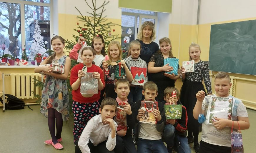 4.klase paši rada sev svētku sajūtu.