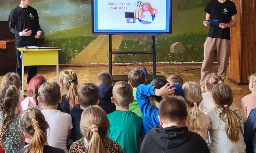 “Skolēns izglīto skolēnu” pieredzes apmaiņa “Mans digitālais nospiedums”