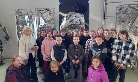 4.klase ciemojas metālmakslas galerijā Nester Custom