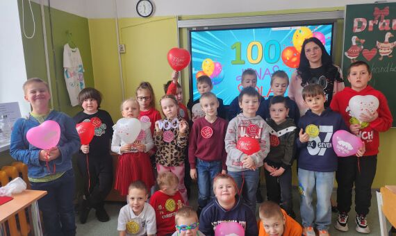 Pirmklasnieki svin 100 dienas 1.klasē