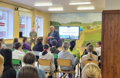 Krustpils pamatskolas skolēni tiekas ar Aizsardzības ministrijas pārstāvjiem