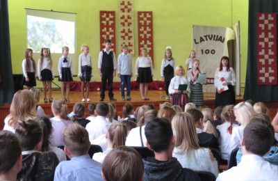 Zemessargi, konkursi un pasākumi - Latvijas simtgade atzīmēta arī Krustpils pamatskolā