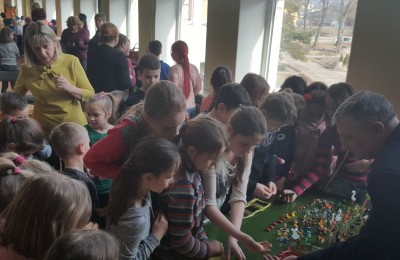 Krustpils pamatskolā viesojas stikla pūtēji no Ventspils