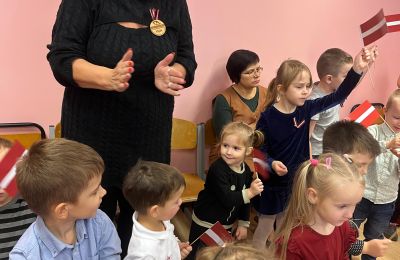 PII svin Latvijas dzimšanas dienu